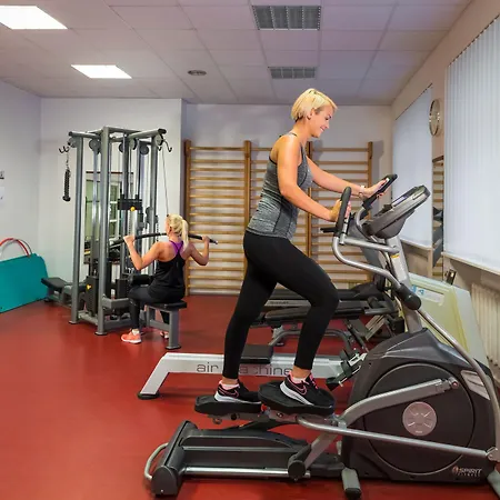 Estonia Medical & 2*